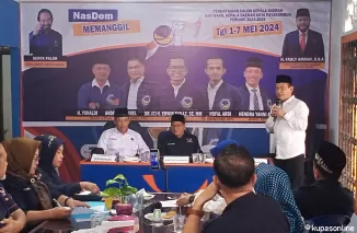 dr. Zulmaeta menyampaikan sekelumit orasinya di partai Nasdem Payakumbuh, Sabtu 4 Mei 2024.