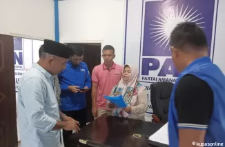 Safni Sikumbang berasal dari nagari Sariak Laweh kecamatan Akabiluru kabupaten Limapuluh Kota mendaftar ke DPD PAN kabupaten Limapuluh Kota, Selasa 30 April 2024 sore.