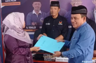 Tokoh Adat Aia Tobik, Falevi Mazni Mendaftar ke Partai Nasdem dan PAN di 2 Tempat Berbeda, Minggu 5 Mei 2024.