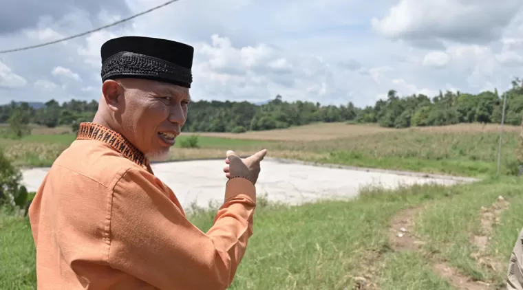Gubernur Mahyeldi Minta Segala Prosedur Disegerakan Saat Meninjau Lokasi Relokasi Korban Bencana
