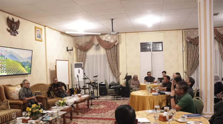 Bertempat di pendopo rumah dinas, Walikota Payakumbuh, Senin 10 Juni 2024, malam, Pemko Payakumbuh menggelar Forum Group Discussion (FGD) bersama tim ahli.