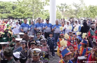 Dasril usai Pj Wako Payakumbuh Suprayitno melepas secara resmi kegiatan pawai pekan olahraga dan seni, di halaman Balaikota Payakumbuh, Sabtu 8 Juni 2024.