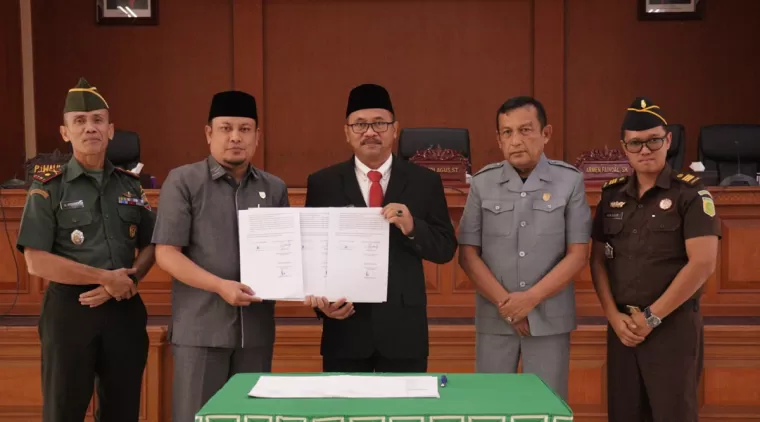 Bertempat di ruang sidang DPRD kota Payakumbuh, Senin 1 Juli 2024. Disaksikan unsur Forkopimda dan undangan lainnya, DPRD kota Payakumbuh ketok palu terhadap Ranperda menjadi Perda.