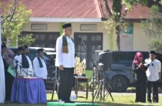 Pjs Bupati Agam, Dr Endrizal SE MSi dan diikuti oleh ratusan santri dari berbagai pondok pesantren, serta sejumlah tokoh agama dan pejabat pemerintah setempat.