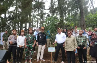 Menteri Kehutanan diwakili Plt. Sekjen Kemenhut Dr. Ir. Mahfudz, M.P saat berkunjungan ke kawasan Ekowisata Kapalo Banda, Nagari Taram, kabupaten Limapuluh Kota, Sabtu 25 Januari 2025.