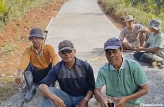 Menjaga Tradisi, Bersih Makam Sambut Bulan Suci Ramadhan