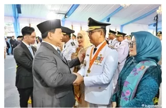 Presiden RI Prabowo Subianto salami Bupati dan Wabup Solok Selatan