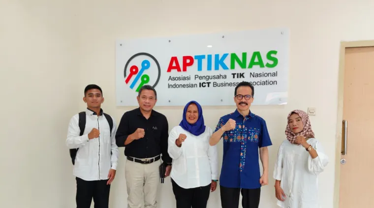 Penyerahan SK SPRI Kepada Netti Herawati, Provinsi Bali