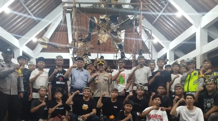 Sambang Kamtibmas Kapolsek Dentim, Perkuat Kebersamaan, Wujudkan Nyepi yang Aman dan Damai