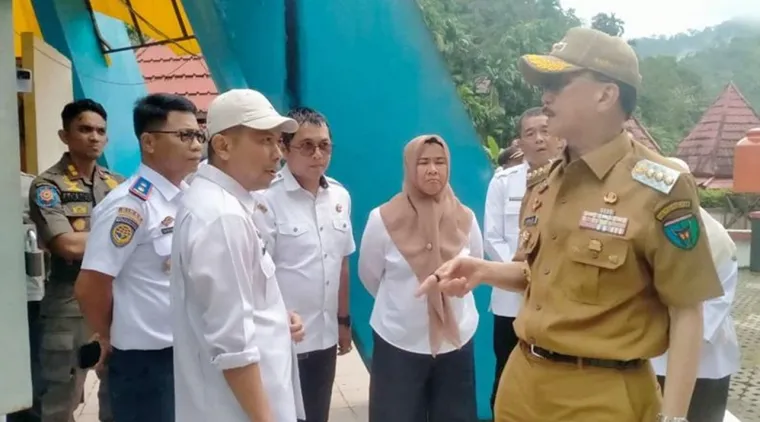Tinjau Rest Area Perbatasan Pessel, Bupati Hendrajoni Akan Segera Benahi