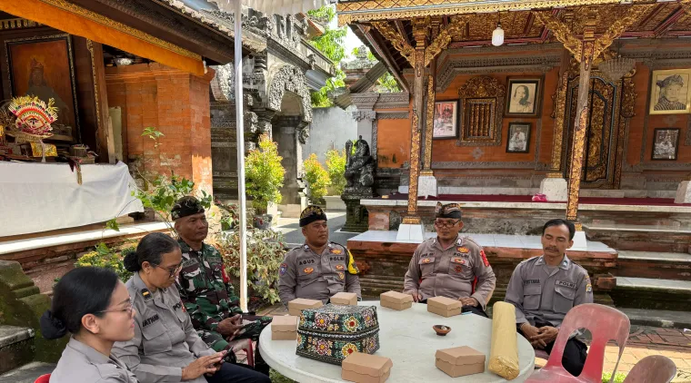 Turut Berduka Cita, Kapolsek Denpasar Barat Melayat ke Puri Agung Pemecutan Denpasar