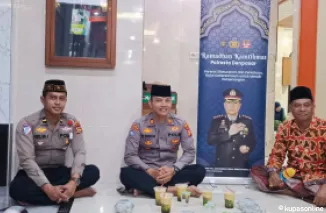 Berbagi Takjil dan Sambang ke Mushola Baitul Amanah, Sampaikan Himbauan Kamtibmas