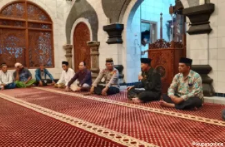 Kebersamaan di Bulan Ramadan, Kapolsek Dentim Buka Puasa Bersama di Masjid Al Hikmah