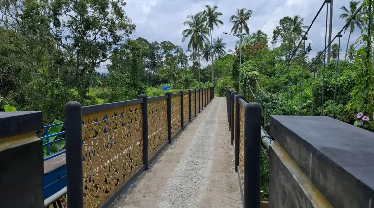 Jembatan konsen senilai Rp1,4 milyar yang menghubungkan kelurahan Tiakar kecamatan Payakumbuh Timur dengan kelurahan Ikua Koto Dibalai kecamatan Payakumbuh Utara.