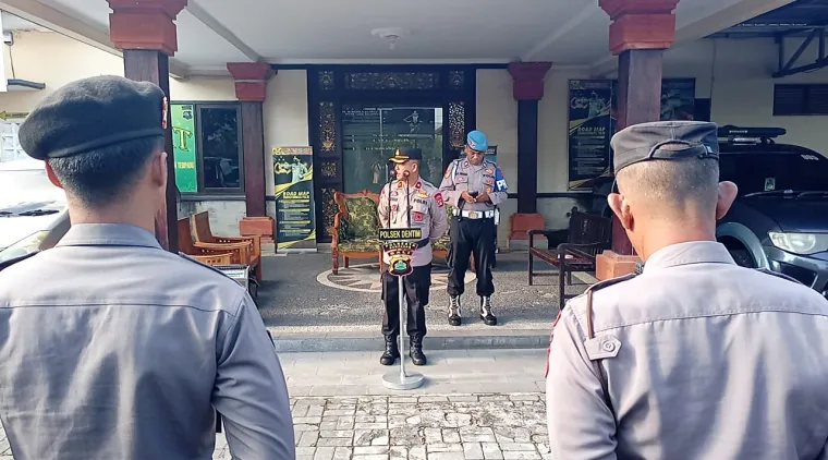 Apel Jam Pimpinan Personil Polsek Dentim: Kapolsek Evaluasi dan Berikan Arahan Penguatan Tugas