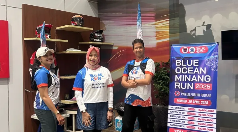 Pengurus PB Ikasmantri Dian Irawati &quot;99&quot; ( Wakil Bendum) Eva Rahmayanti &quot;89&quot;(Bendum) Fajar Anwar Putra &quot;99&quot; (Bid Organisasi)