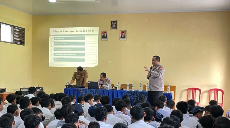Cegah Kenakalan Remaja dan Pelecehan Seksual, Kasat Binmas Polres Lebak berikan Penyuluhan di SMPN 2 Sajira