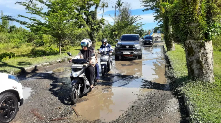 Jalan Rusak di Kota Pariaman, Masih Tetap Rusak