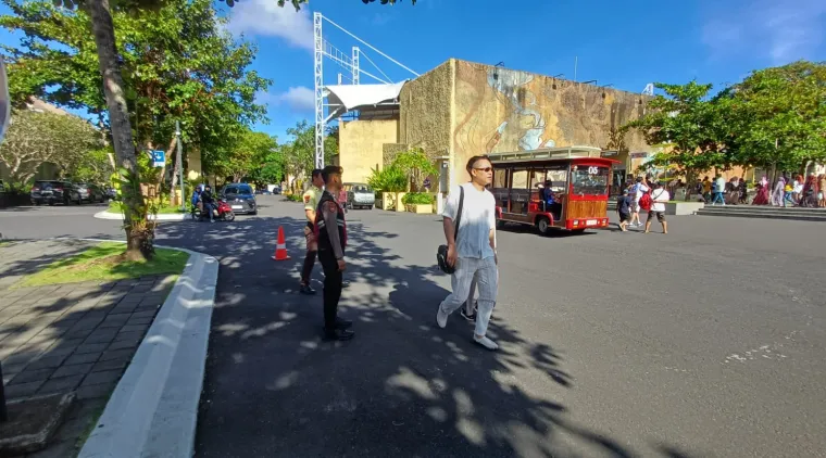 Personel Polsek Kuta Selatan Laksanakan Sambang di Kawasan Wisata GWK