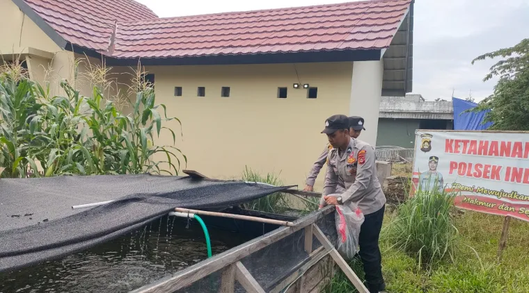 Polsek Indralaya Cek Kolam Ikan Dukung Program Ketahanan Pangan