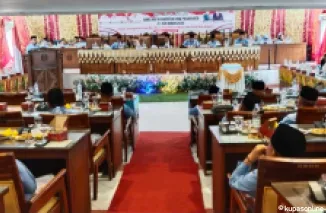 Ketua DPRD kabupaten Limapuluh Kota Doni Ikhlas dalam sidang paripurna memperingati hari jadi ke-184 kabupaten Limapuluh Kota, Minggu 13 April 2025.
