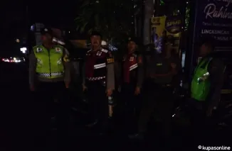 Personel Polsek Kuta Selatan Bersama Pecalang Amankan Upacara Ngerehang di Setra Desa Adat Bualu
