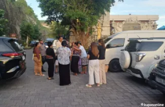 Polsek Kuta Selatan Gelar Sambang di Pantai Melasti, Sampaikan Himbauan Kamtibmas