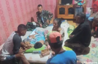 Pos Asumanu Satgas Yonif 741/GN Berikan Pertolongan Pertama kepada Warga yang Mengalami Kecelakaan di Daerah Perbatasan