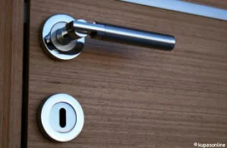 Pulls vs. Knobs, Panduan Memilih Pegangan Pintu dan Furnitur yang Ideal