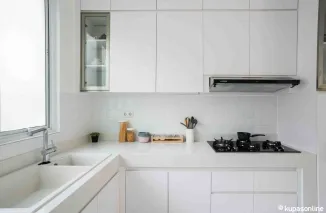 Rekomendasi Meja Dapur yang Serasi dengan Kitchen Set Putih, Bikin Dapur Makin Elegan!