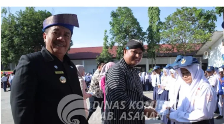 Bupati Asahan Gunakan Tanjak Melayu Pimpin Hardiknas di Kabupaten Asahan