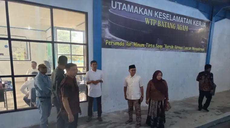Komisi B DPRD kota Payakumbuh melakukan kunjungan kerja ke Instalasi Pengolahan Air (IPA) Batang Agam, sebagai bagian dari fungsi pengawasan terhadap kinerja Badan Usaha Milik Daerah (BUMD) dalam penyediaan layanan publik. Kamis 2 Mei 2025.