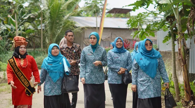 Tim Penilai Provinsi Sumatera Barat dalam rangka penilaian Lomba Ketua Kelompok Dasawisma tingkat provinsi, Rabu 30 April 2025.