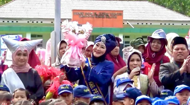 Lisda Hendrajoni Hadiri Upacara Hardiknas di Painan, Tekankan Pentingnya Pendidikan Merata di Pessel dan Dukung Sekolah Rakyat
