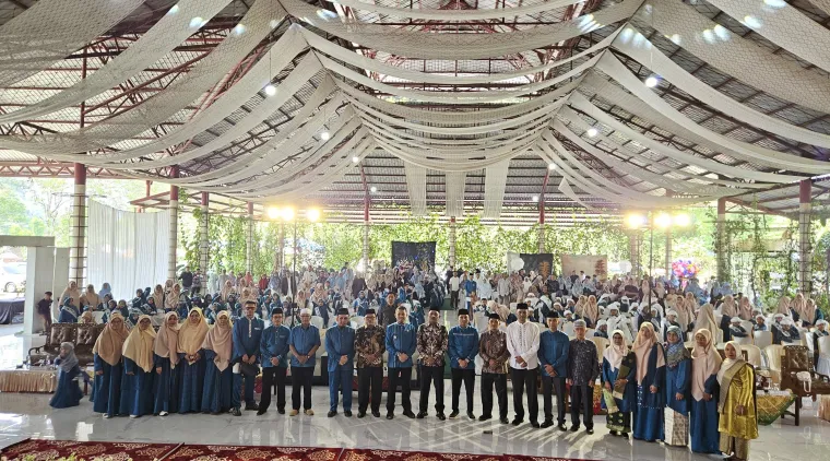 SDIT An Nahl mengikuti Khatam Tahfiz Juz 30 dan 1 dalam wisuda angkatan ke-XIII yang digelar Yayasan An Nahl, kecamatan Guguak, di Ngalau I, kota Payakumbuh, Kamis 1 Mei 2025.