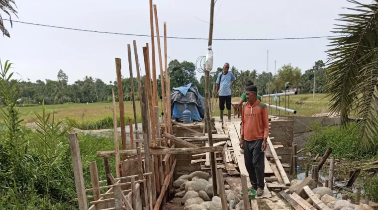 Merasa Diabaikan Pemerintah, Eks Kombatan GAM Bangun Jembatan dengan Uang Pribadi