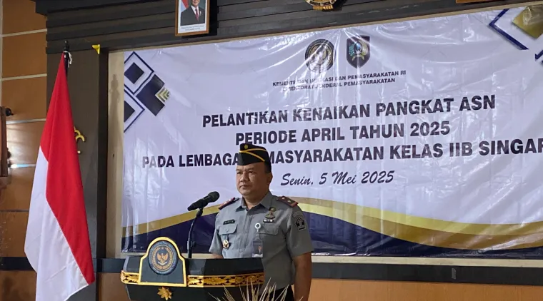 Momentum Tingkatkan Dedikasi, Kalapas Singaraja Lantik Enam Pegawai Lapas