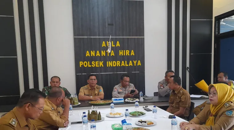 Penanggulangan Karhutla, Polsek Indralaya Gandeng TNI dan Kades