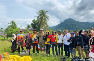 Bupati Hendrajoni Saksikan Uji Coba Paralayang di Puncak Talau, Sebut Potensi Jadi Spot Terbaik Pessel