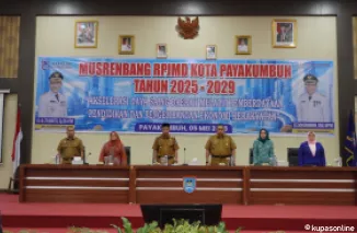Wakil ketua DPRD kota Payakumbuh Hurisna Jamhur saat memberikan sambutan dalam Musrenbang RPJMD digelar di aula Ngalau Indah, Balaikota Payakumbuh, Senin 5 Mei 2025.