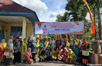 Bupati Limapuluh Kota, H. Safni Sikumbang, saat menghadiri acara Lembaga Lanjut Usia Indonesia bersama Komunitas Usila Tujuah Koto Talago di kecamatan Guguak, kabupaten Limapuluh Kota, Sabtu 3 Mei 2025.