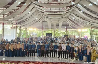 SDIT An Nahl mengikuti Khatam Tahfiz Juz 30 dan 1 dalam wisuda angkatan ke-XIII yang digelar Yayasan An Nahl, kecamatan Guguak, di Ngalau I, kota Payakumbuh, Kamis 1 Mei 2025.