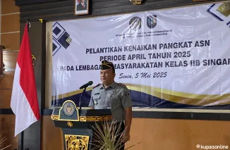 Momentum Tingkatkan Dedikasi, Kalapas Singaraja Lantik Enam Pegawai Lapas