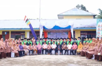 Wakil walikota Payakumbuh Elzadaswarman ketika menghadiri wisuda tahfiz Al-Qur'an di Pondok Pesantren Syekh Ibrahim Harun, kelurahan Tiakar, kecamatan Payakumbuh Timur, Rabu 30 April 2025.