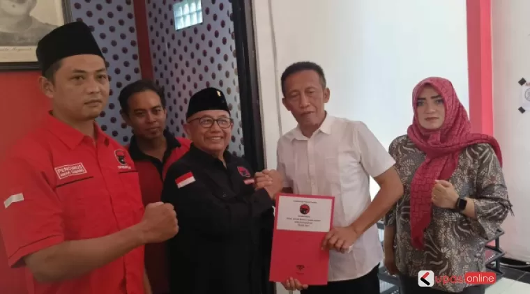 M. Sulistiono Kader PDIP Kabupaten Blitar bersama Kerja DPC Riyanto.