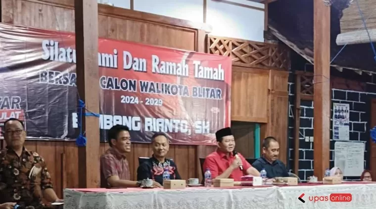 Bacalon Wali Kota Blitar Bambang Rianto (baju merah) saat silaturahmi dan ramah tamah bersama pengurus, kader dan simpatisan PDI Perjuangan DPC Kota Blitar.