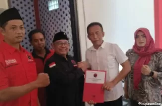 M. Sulistiono Kader PDIP Kabupaten Blitar bersama Kerja DPC Riyanto.