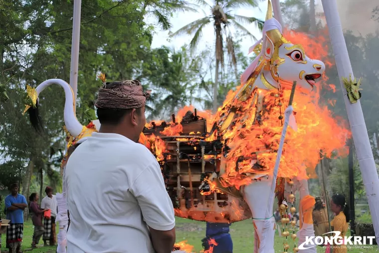 5 Tradisi Pemakaman Teraneh di Indonesia, Dari Ngaben yang Spektakuler hingga Kembalinya Arwah Leluhur. (Foto : Dok. Istimewa)