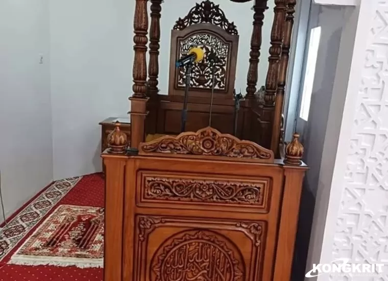 BAZNAS Kota Solok Sumbangkan Mimbar untuk Masjid Besar Syura Pandan