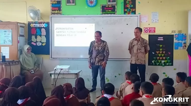 DLH Lakukan Sosialisasi Pemanfaatan Sampah Rumah Tangga dengan Pola 3R di Kota Solok